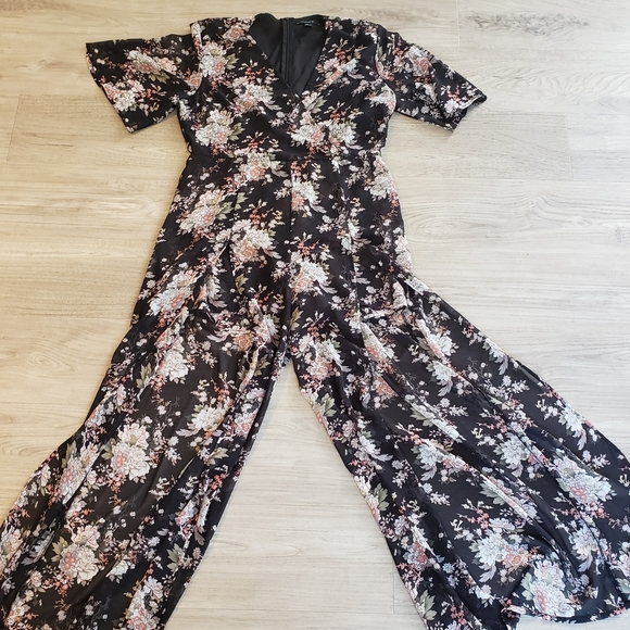 Atmosphere Pants - Atmosphere Floral ShortsJumpsuit High Low Size 12
